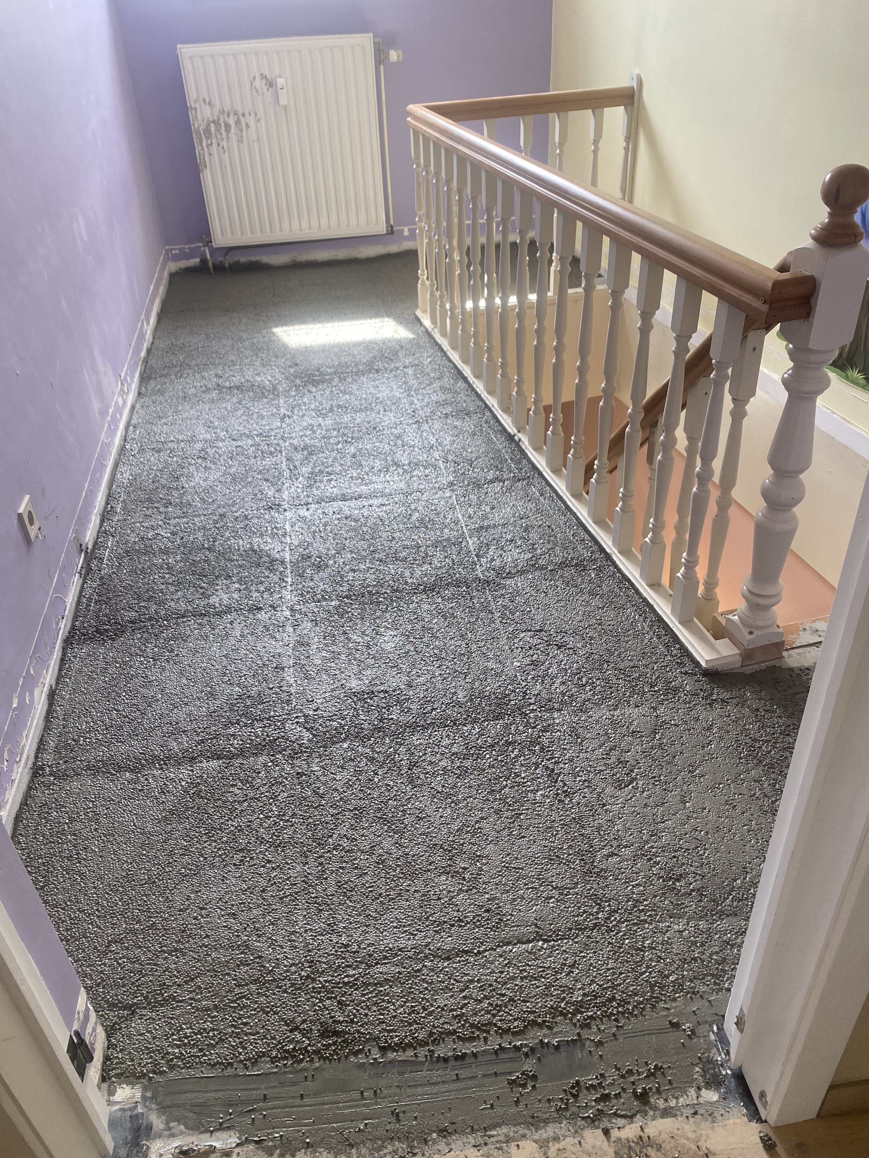 Zakgoed aangebracht in de vloeropbouw boven het Staenisrooster