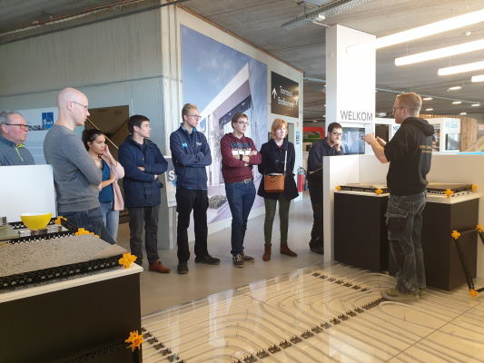 Démo Staenis chez Sack Zelfbouw Roeselare, explication de la construction de planchers