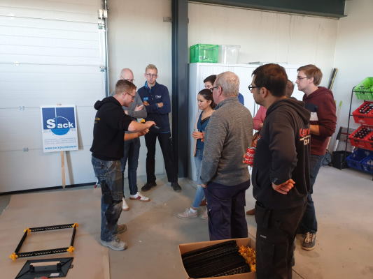 Staenis demo in Sack Zelfbouw Roeselare, Staenislat en Staenispoot uitleggen om zelf zandcement leggen