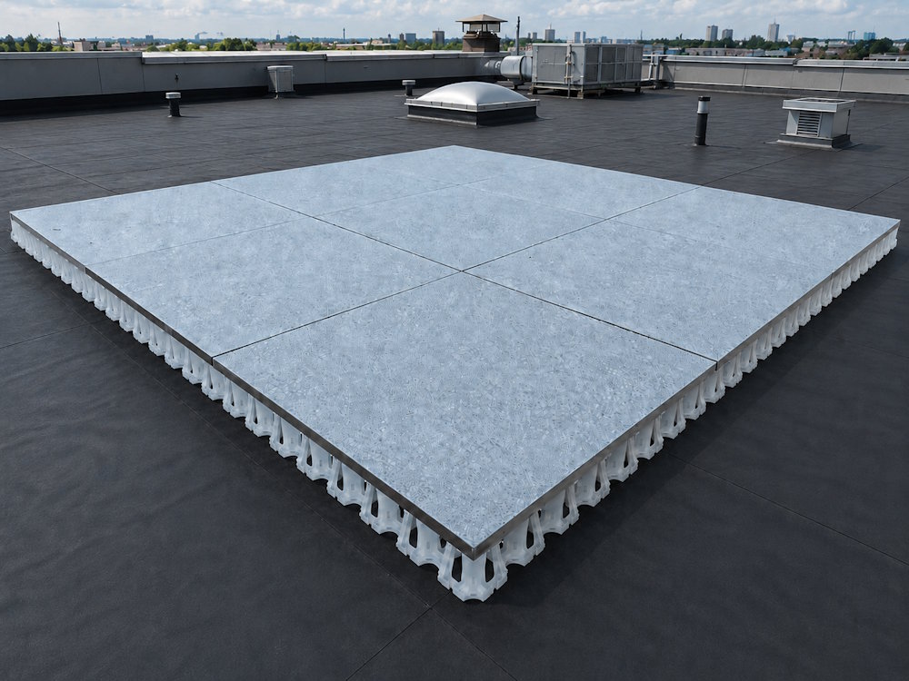 Afgewerkte keramische terrastegels op CircoFloor als dakterrasopstelling