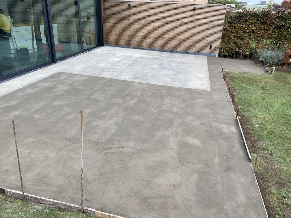 Terrace on sloping concrete slab