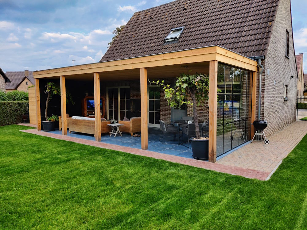 Terrace on sloping concrete slab