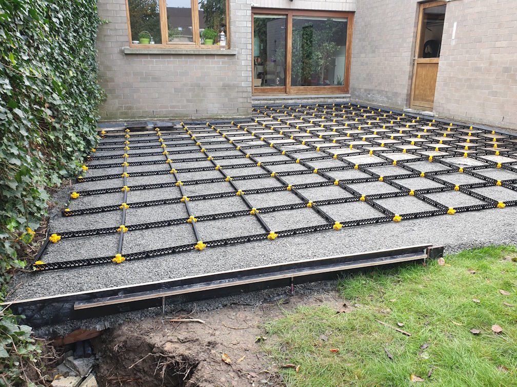 Terrace on sloping concrete slab with gutter