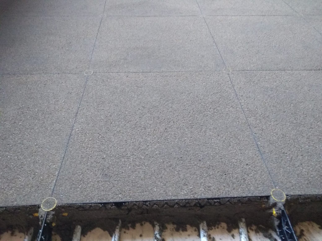 Cementdekvloer lage hoogte met vloerisolatieplaat