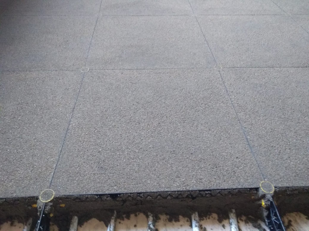 Low-height screed with floor insulation board