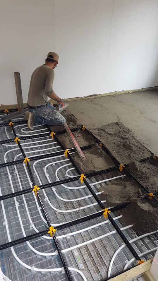 Screed with dovetailed sheeting