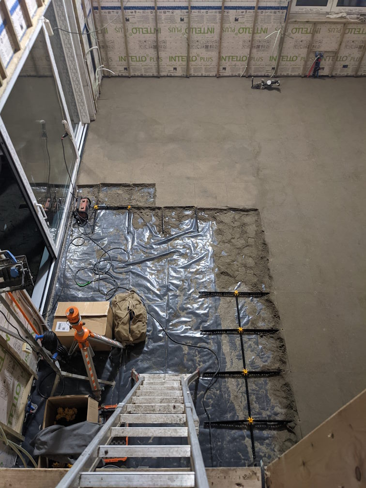 Cementdekvloer betonplaat van isolatiemortel