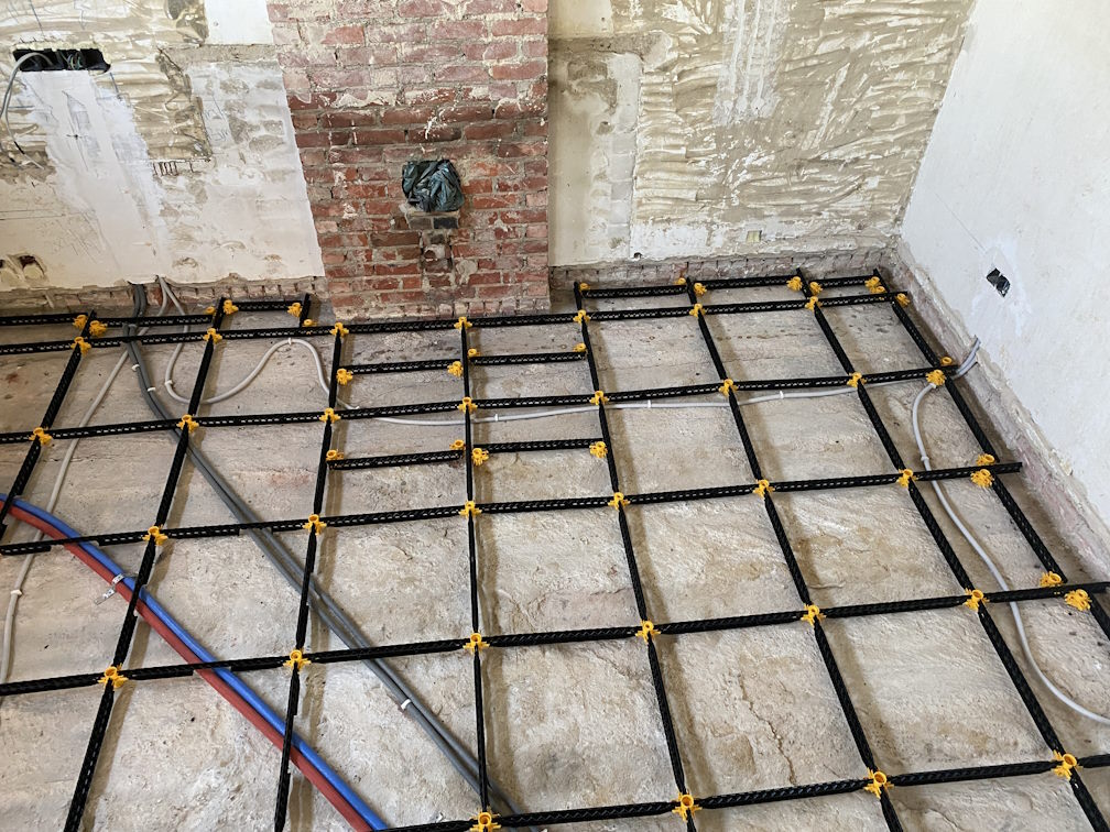 Tileable insulation screed