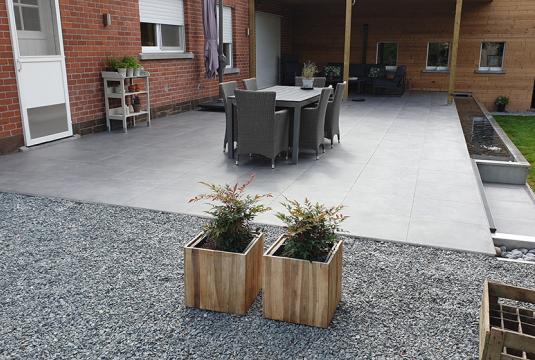 Terrasse vue de côté avec renforcement Staenis dans la chape