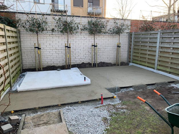 Screed as a filler for a terrace