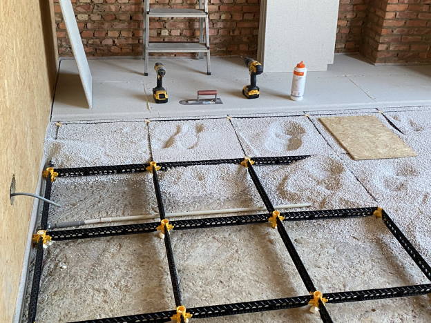 Fermacell floor plate with leveling granules