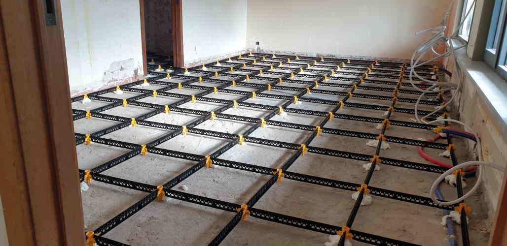 Insulation screed helps save space