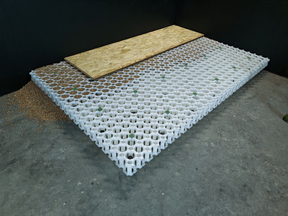 CircoFloor demonstration assembly with loose cork fill and an OSB board illustrating the boarding layer.