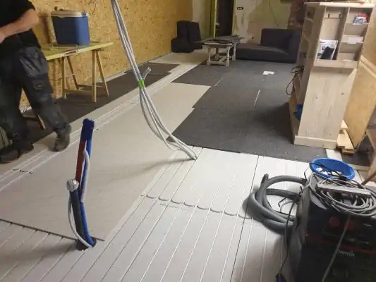 Staenisrooster circulaire droogvloer met cellentbeton van Chapyt en isolatie van Unilin