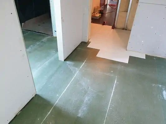 Staenisrooster isolatiechape vloeropbouw in slaapkamer