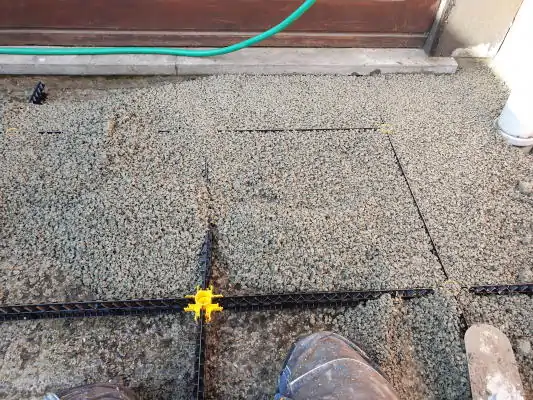 Staenisrooster terrasvloer op beton