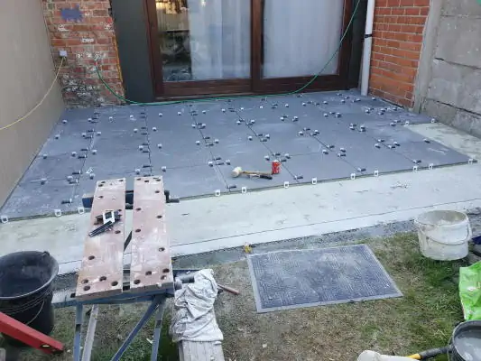 Staenisrooster terrasvloer op beton
