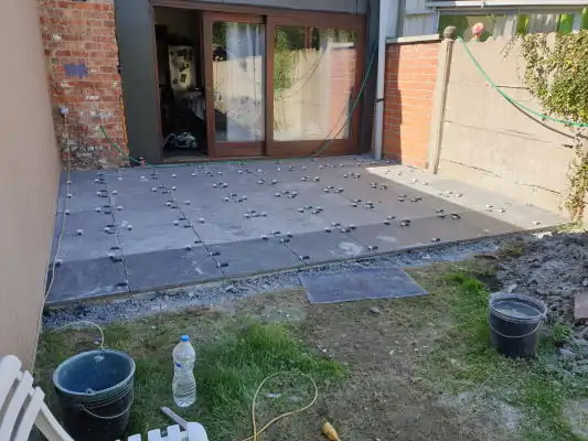 Staenisrooster terrasvloer op beton