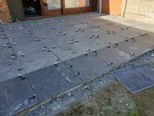 Staenisrooster terrasvloer op beton