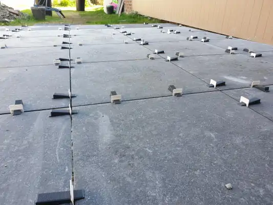 Staenisrooster terrasvloer op beton